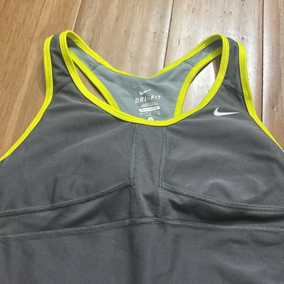 Nike Workout Tank - Picture 2 of 3